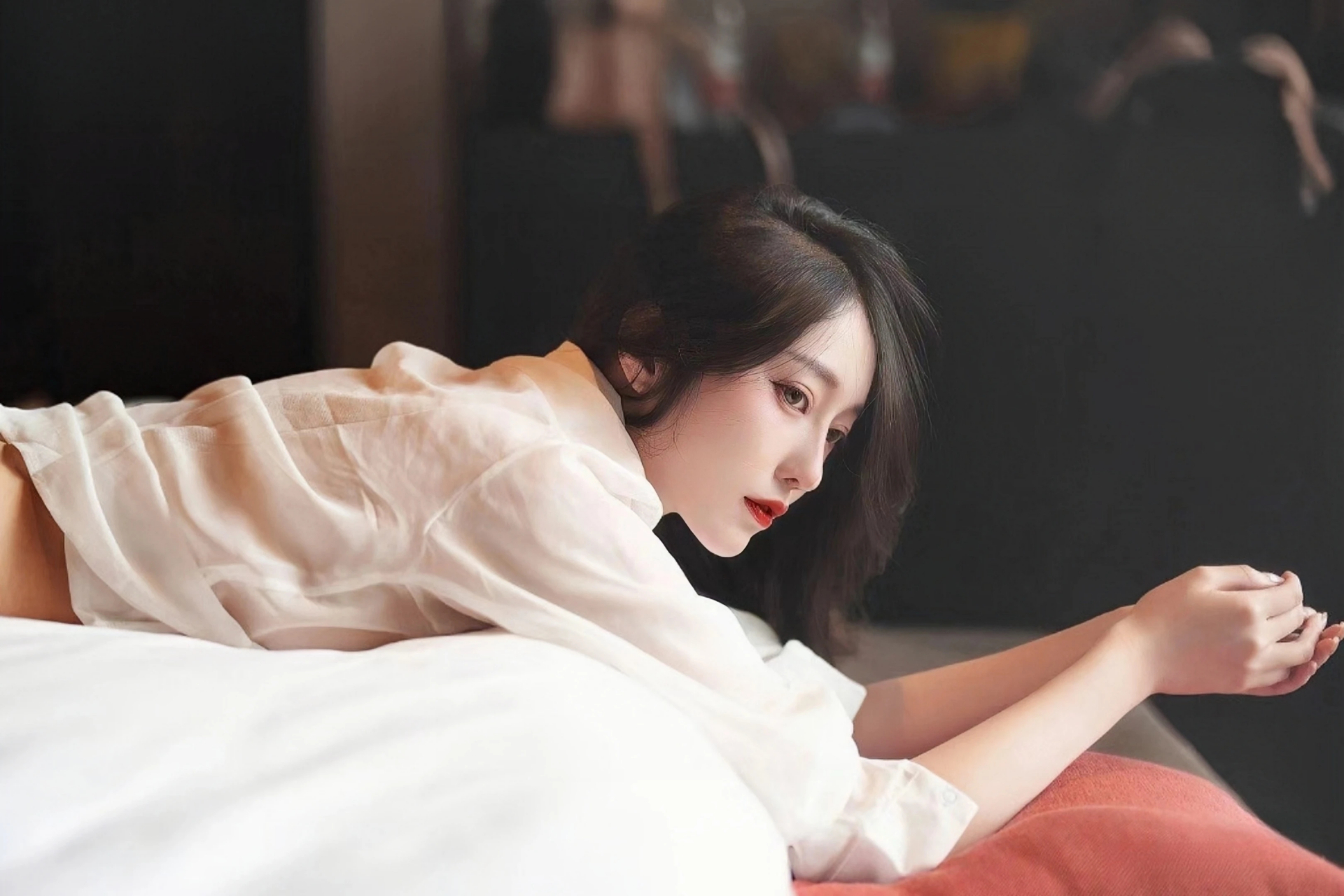 AI“换装”损害军人警察形象 法律风险不容忽视